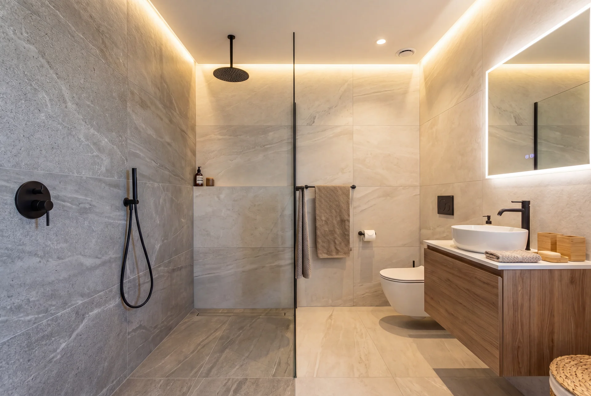 Baño reformado con ducha de obra por Grupo Kaaouach